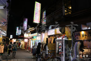 女性向けの服を販売するお店