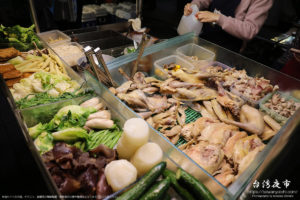 台湾特有の惣菜っぽい食材を販売している屋台