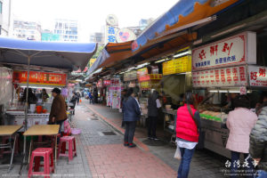 昼間の雙城街夜市の屋台