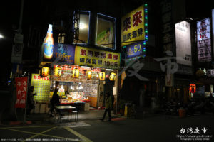 遼寧街夜市にはお酒が売っているというのが確認できる写真