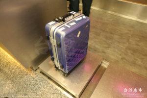 飛行機内へ預けるスーツケース