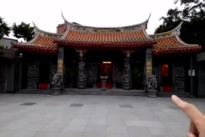 福山宮の参拝は右の入り口から入って左から出てきます
