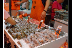 台湾のヨモギ餅を販売しているお店（阿蘭草粿）